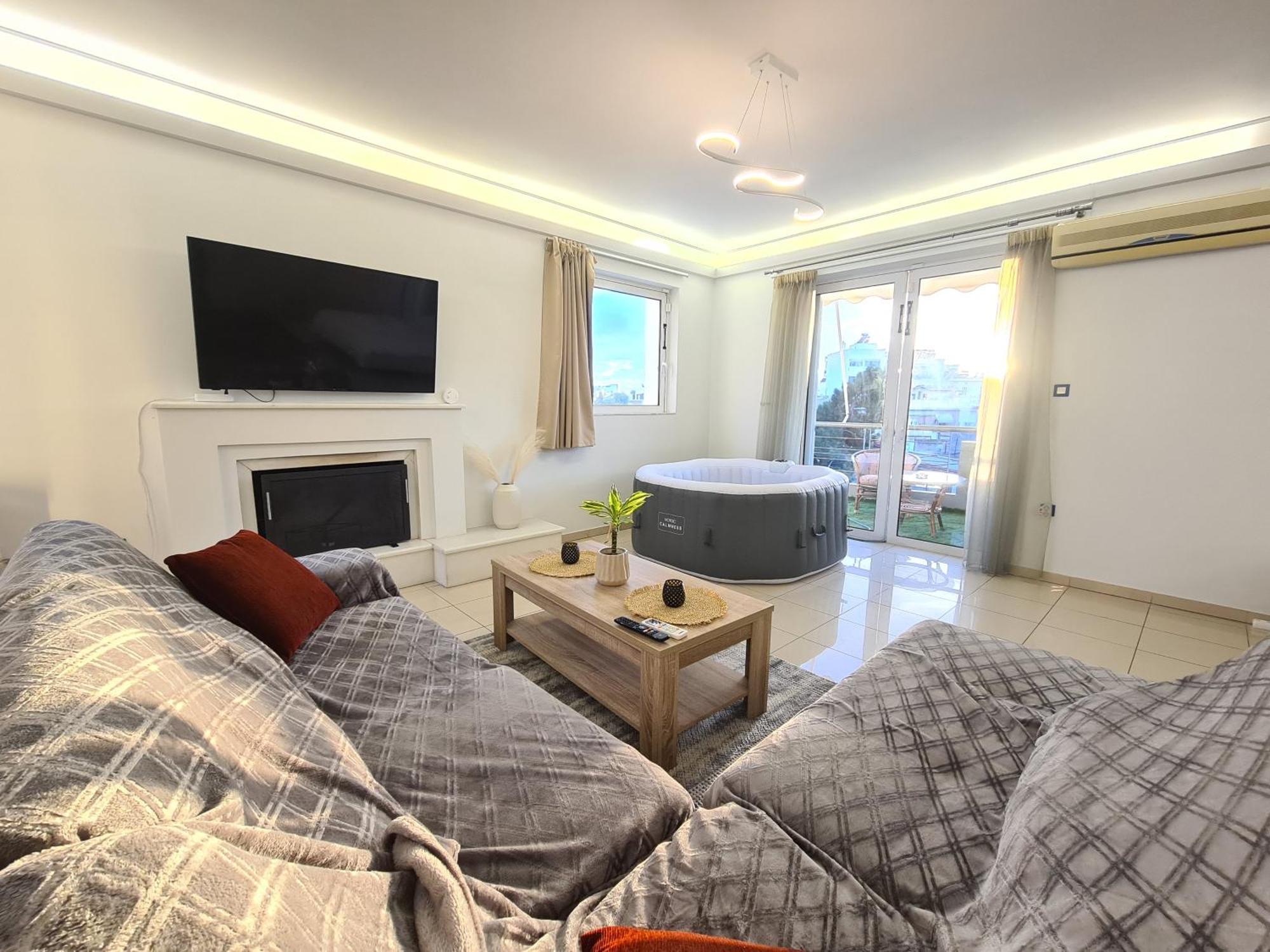 Sunny Home Private Jacuzzi Hydromassage Acropolis & Lycabettus Far View Parking 300M Metro Peristeri أثينا المظهر الخارجي الصورة
