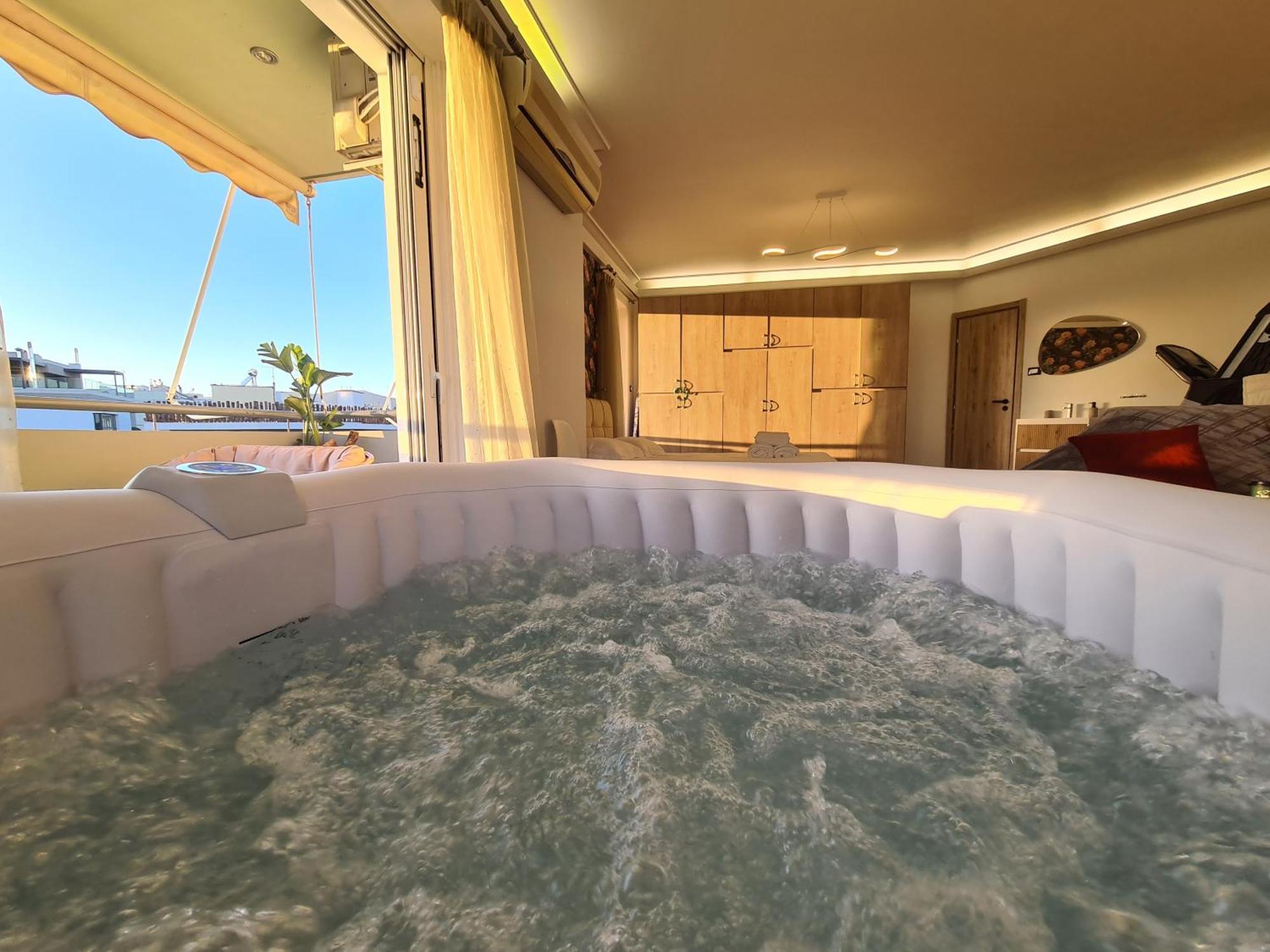 Sunny Home Private Jacuzzi Hydromassage Acropolis & Lycabettus Far View Parking 300M Metro Peristeri أثينا المظهر الخارجي الصورة