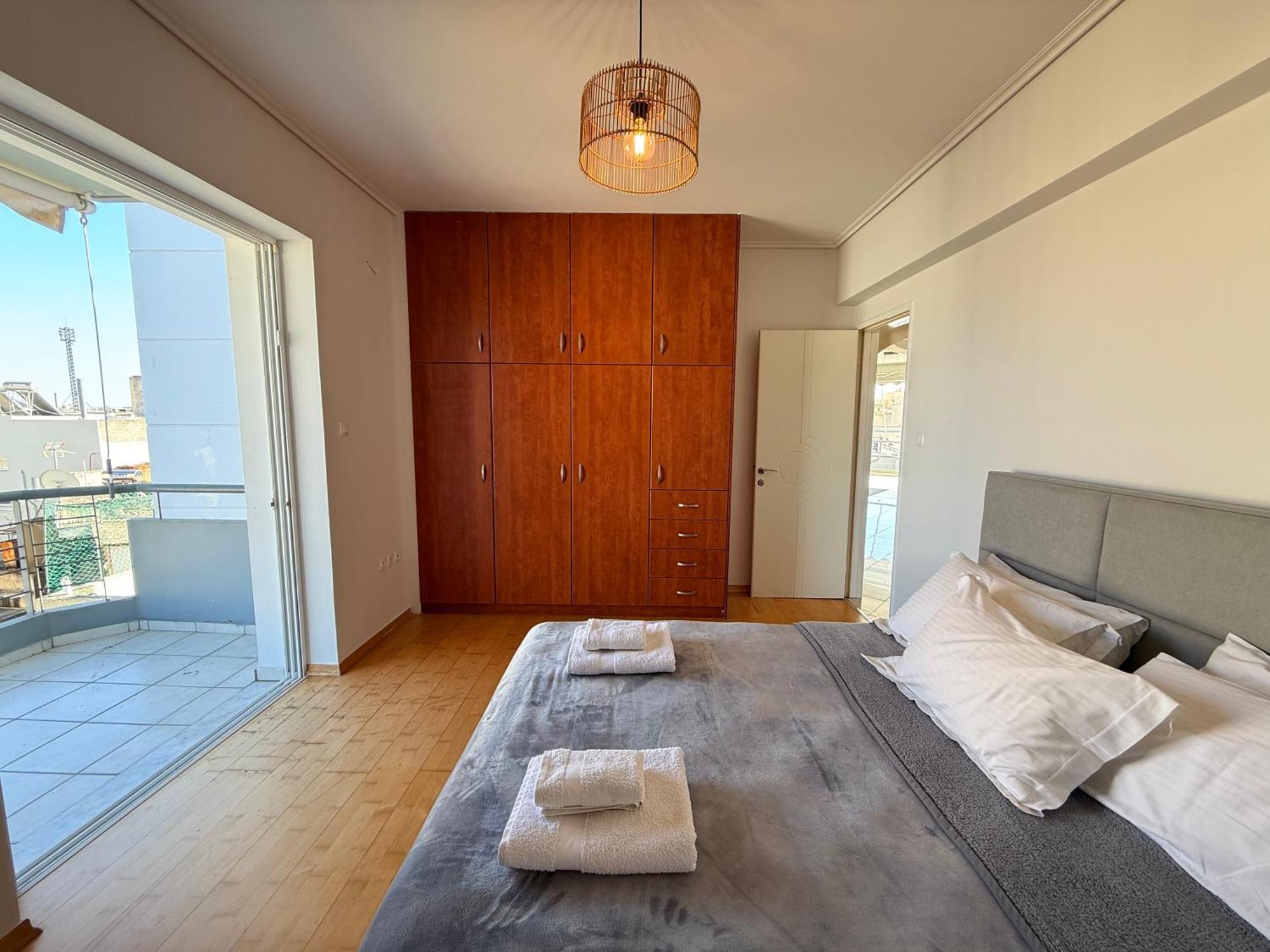 Sunny Home Private Jacuzzi Hydromassage Acropolis & Lycabettus Far View Parking 300M Metro Peristeri أثينا المظهر الخارجي الصورة